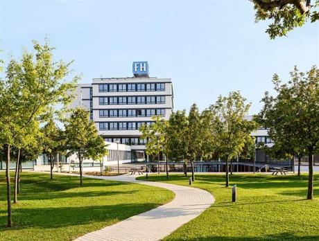 university_1525905492_61_fhwn-campus.jpg
